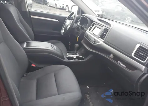 2015 Toyota Highlander Le V6 z USA, uszkodzony, nr VIN 5TDBKRFH6FS222861